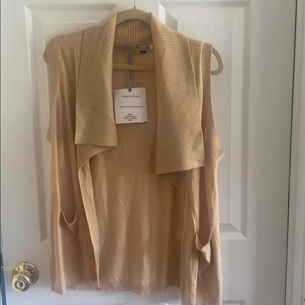 Diane Snyder NWT women’s size medium cashmere vest